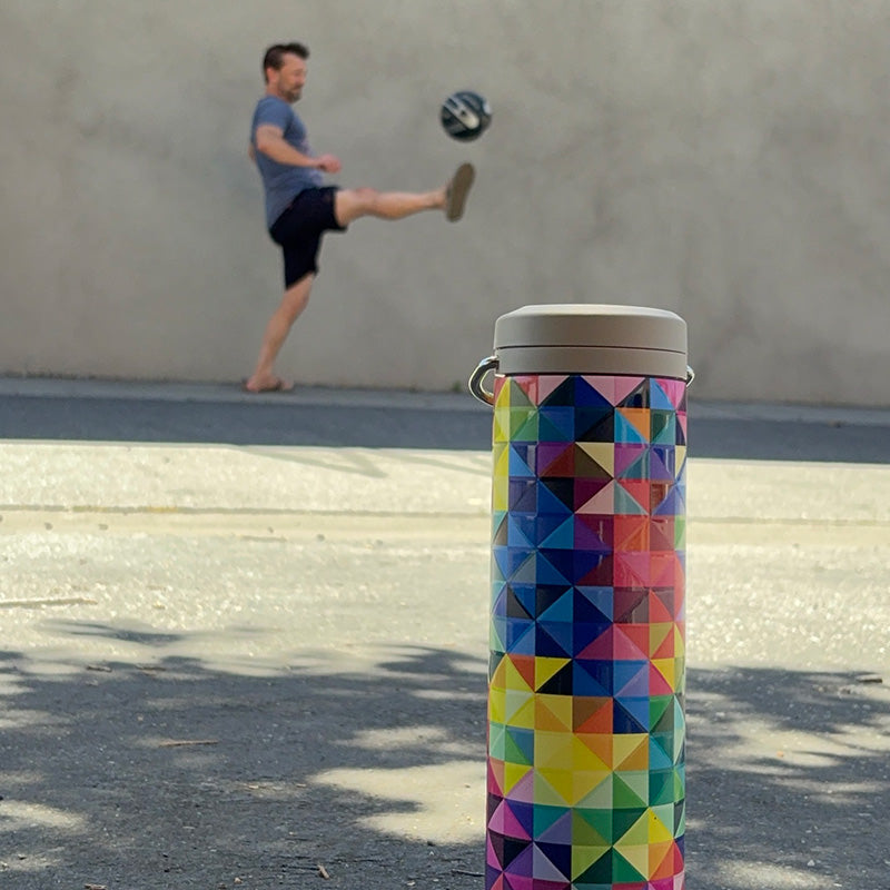 20oz-tkwide-with-twist-cap-mosaic-g2 20oz_tkwide_bottle_seasonal_mosaic_soccerball_player_square.jpg